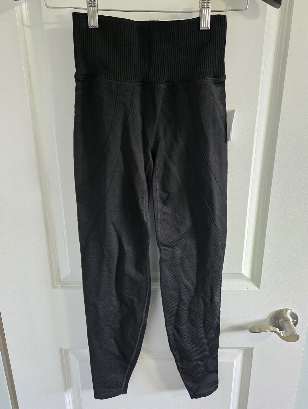 NWT Old Navy Black High-Waist Textured Leggings